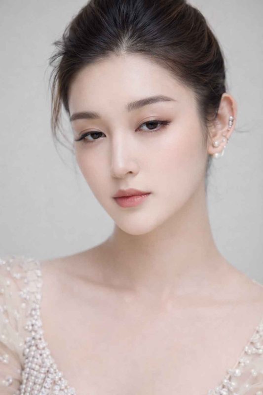 Mắt buồn do mắt có độ rũ tự nhiên