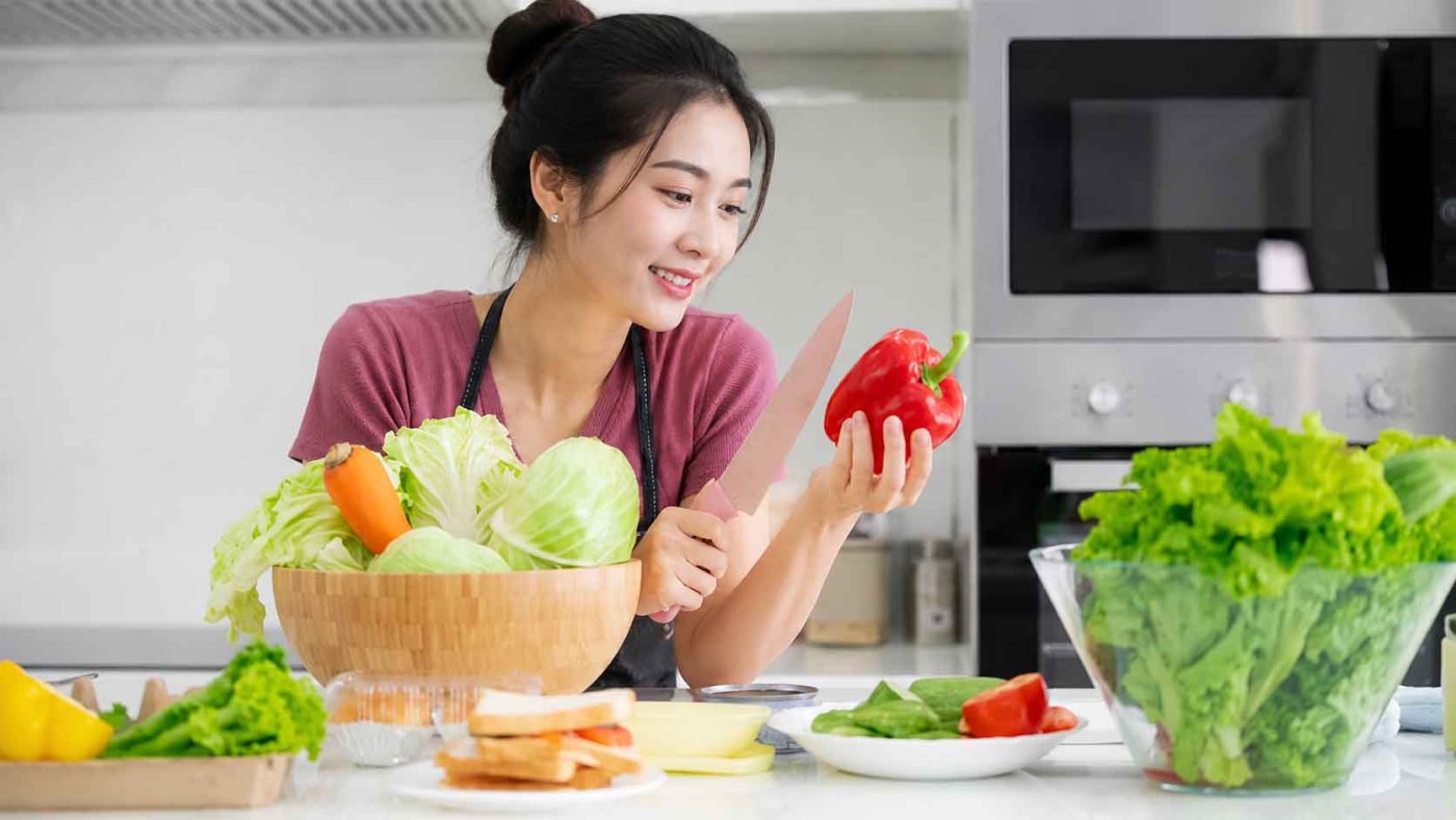 Nên ăn gì sau khi khử thâm môi